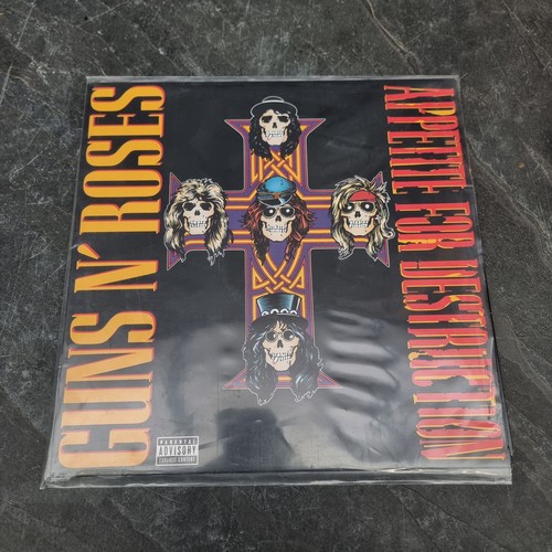 1659 - Vinyl: a group of 33rpm records, to include: Led Zeppelin '1'; Ramones 'Shock Treatment Circular Saw... 