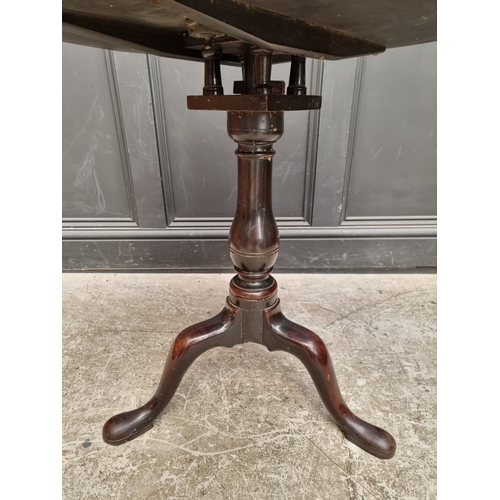 1052 - An early George III mahogany circular tilt-top tripod table, of good colour, the one-piece top with ... 
