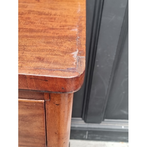 1005 - A Victorian mahogany chest of drawers, 99.5cm wide.