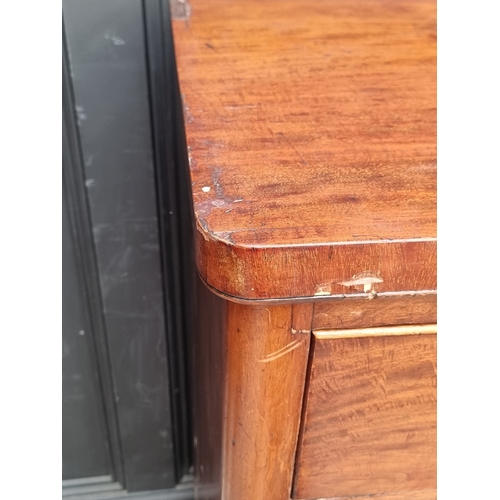 1005 - A Victorian mahogany chest of drawers, 99.5cm wide.