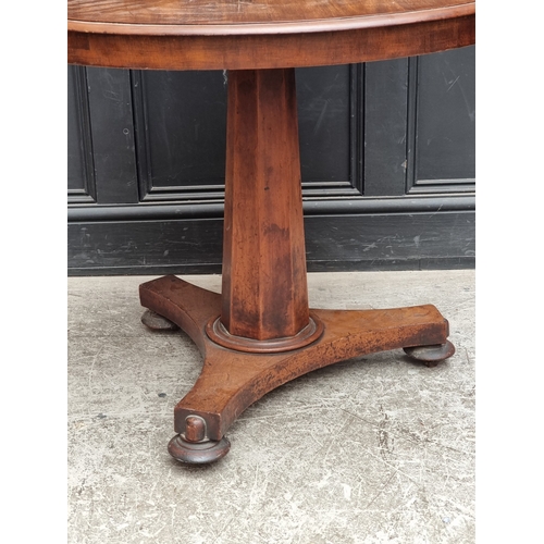 1019 - A Victorian mahogany circular tilt-top breakfast table, 87.5cm diameter.