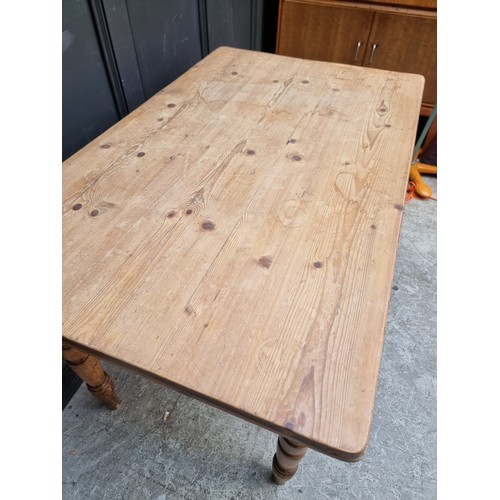 1013 - An antique pine kitchen table, with lateral frieze drawer, 120cm long.
