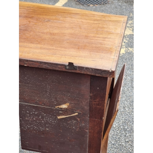 1047 - A George III mahogany and chequer strung bowfront kneehole side table, 107.5cm wide.... 