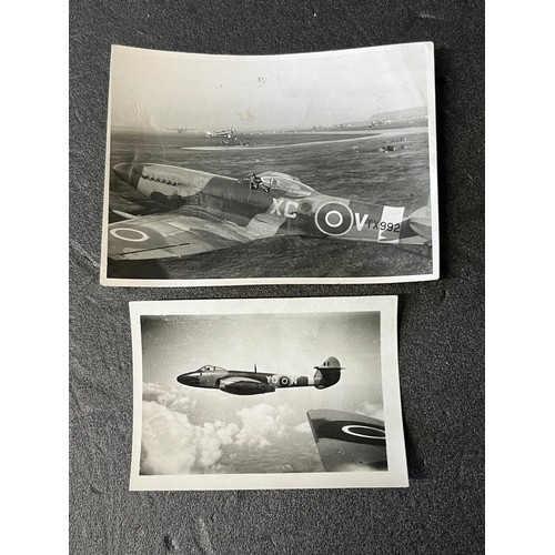 480 - A Large qty of WW2 RAF items relating to a RAF Officer namesd B Roberts (1271859) to inc real photos... 