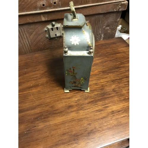 516 - Beautiful wooden oriental style mantle clock decorated with oriental figures - Working unsure