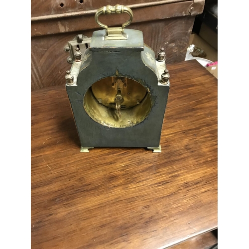 516 - Beautiful wooden oriental style mantle clock decorated with oriental figures - Working unsure