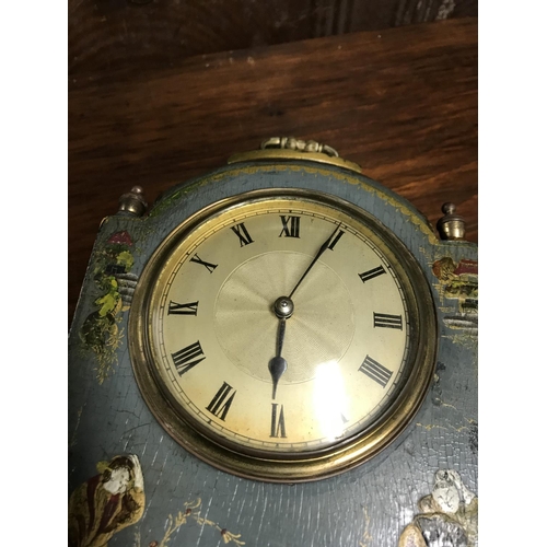 516 - Beautiful wooden oriental style mantle clock decorated with oriental figures - Working unsure