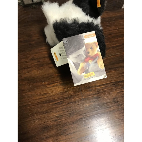 518 - Lovely Steiff rabbit with button in ear and original label