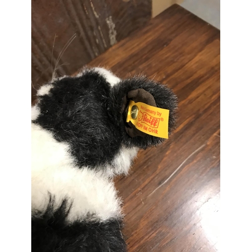 518 - Lovely Steiff rabbit with button in ear and original label