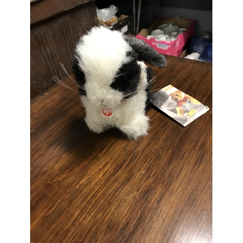 518 - Lovely Steiff rabbit with button in ear and original label