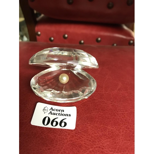 66 - Swarovski oyster shell with a faux pearl