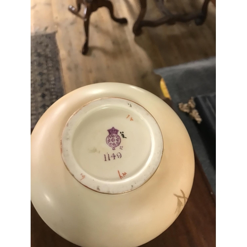 696 - Stunning Royal Worcest Blush Ivory decorative vase C1890
