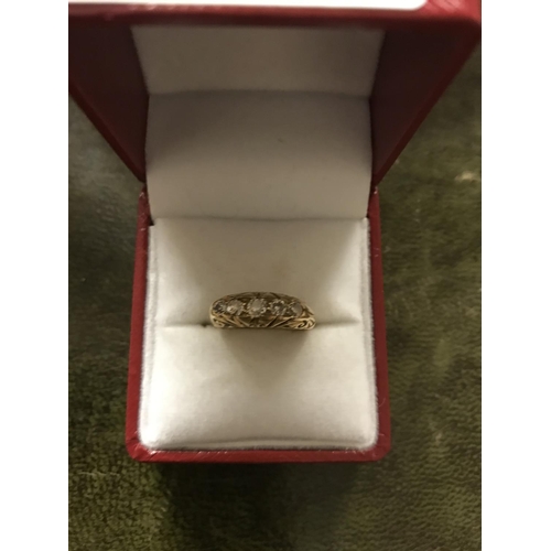 34 - 18ct Gold and diamonds ring