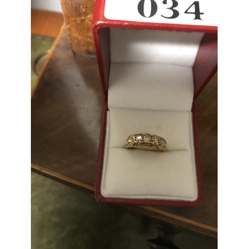 34 - 18ct Gold and diamonds ring