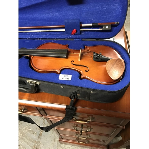 60 - Cased violin