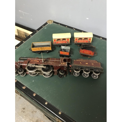 72 - Vintage clockwork 'O' gauge tin plate engine & tender with some carriages and track