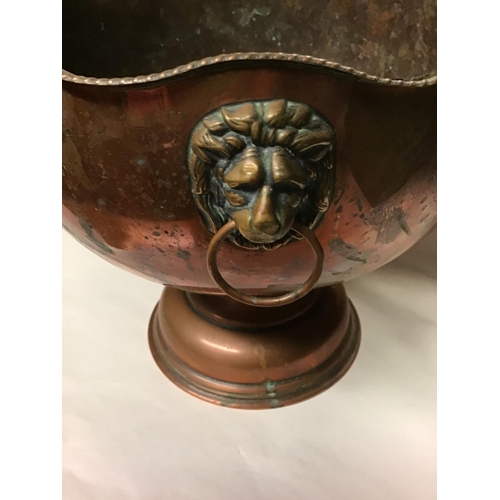 128 - Large copper ice bucket / Champagne cooler