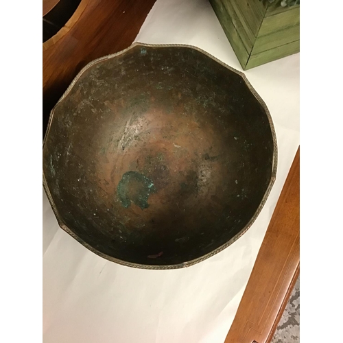 128 - Large copper ice bucket / Champagne cooler