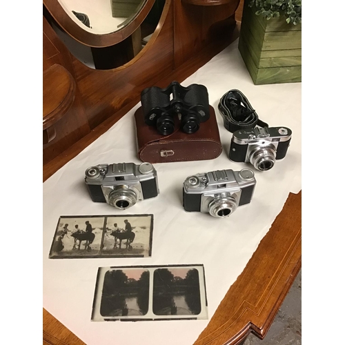 139 - 3 x Nice vintage cameras, a pair of cased Carl Zeiss binoculars & 2 x slides