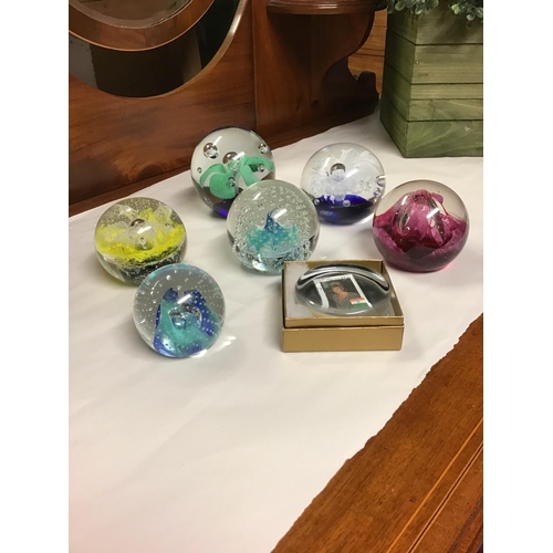 143 - 7 x Various glass paperweights