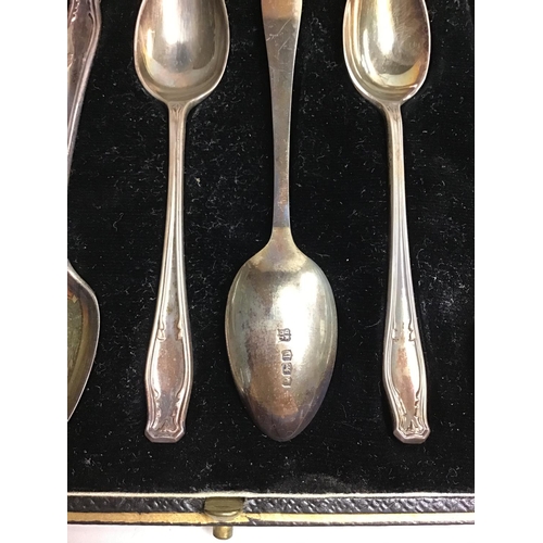 534 - Cased of silver spoons by Boodle & Dunthorpe Of Liverpool