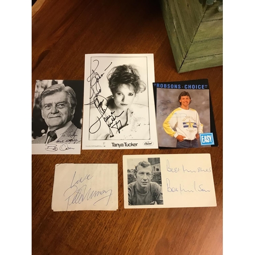 31 - 5 x Autographs - Bill Owen, Bob Wilson, Tanya Tucker, Bryan Robson, Pete Murray