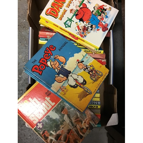 333 - Box of childrens vintage annuals inc Beano, Dandy etc