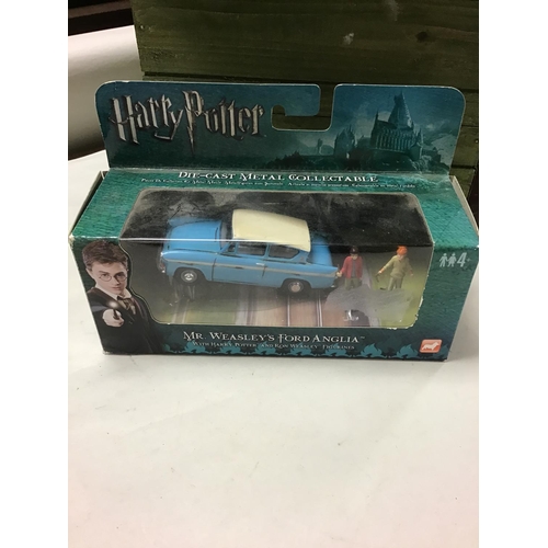 278 - Boxed Harry potter Diecast metal collectable of Mr Weasleys Ford Anglia with 2 figures