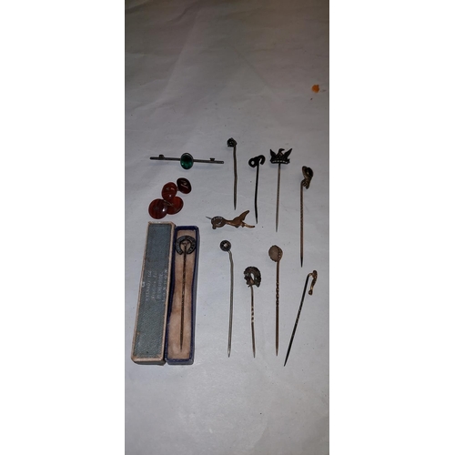 566 - Small qty of vintage stick pins