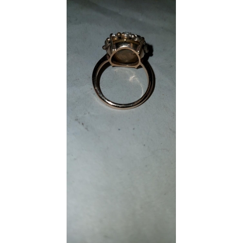 610 - Stamped 9ct gold dress ring set stones