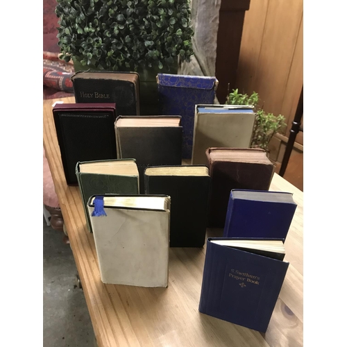 106 - 11 x Vintage bibles