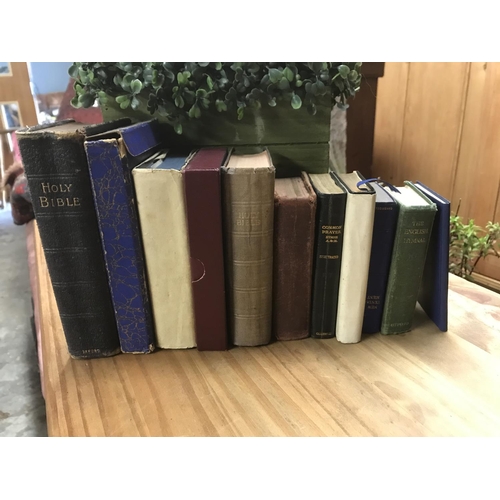 106 - 11 x Vintage bibles