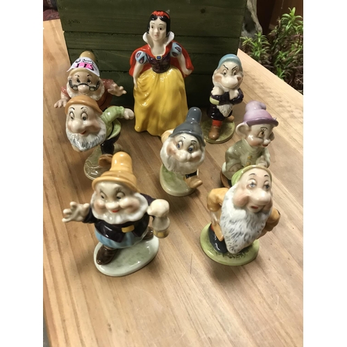 113 - Lovely collectable Beswick Snow White & The 7 Dwarfs