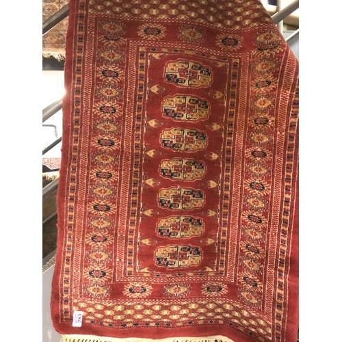 283 - Patterned silk rug measures 2ft x 3ft