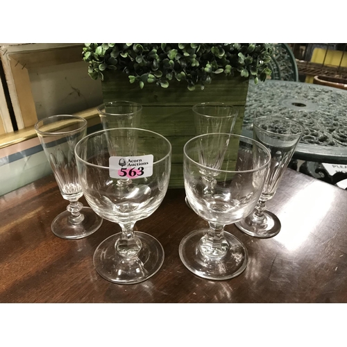 563 - 6 x Various glasses