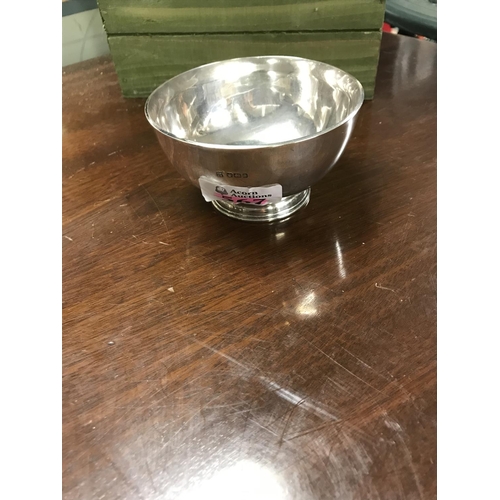 567 - Lovely hallmarked silver sugar bowl