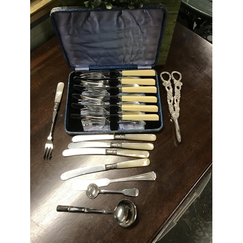 574 - Box of mixed cutlery items