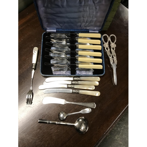 574 - Box of mixed cutlery items