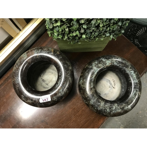 587 - 2 x Metal plant pots