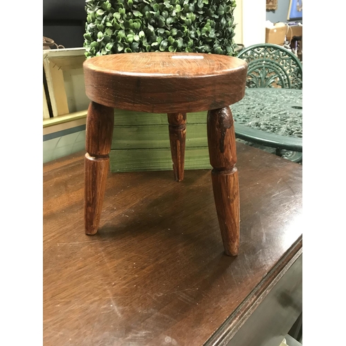 589 - Nice Small wooden stool