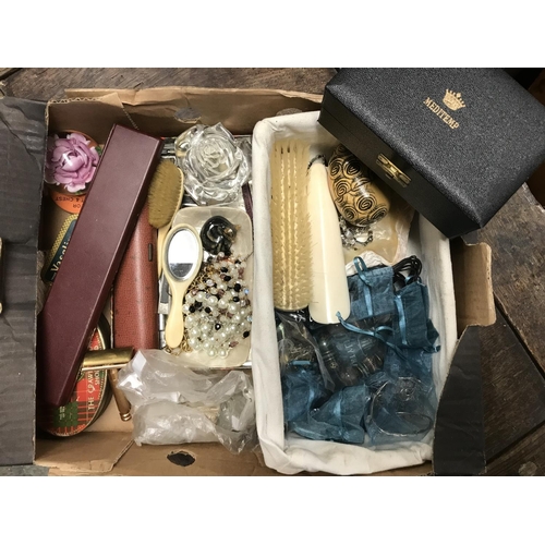 676 - Box of costume jewellery etc