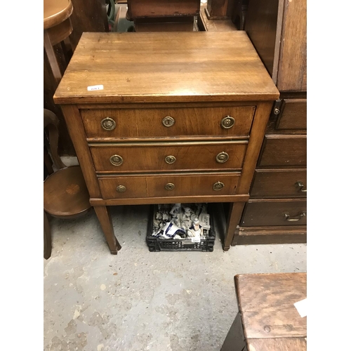 681 - Vintage 3 drawer chest of drawers - One pull ring missing on the drawer - COLLECTION ONLY OR ARRANGE... 