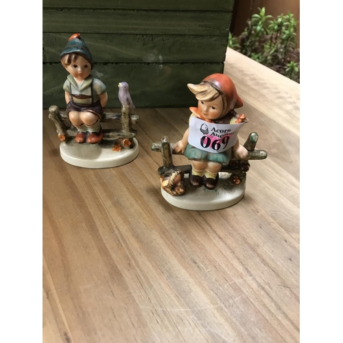 69 - 2 x Goebel figures