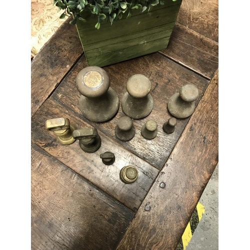 695 - Quantity of various vintage weights