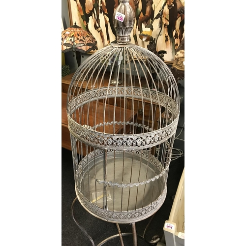 757B - Ornate large metal bird cage - Ideal for the garden or home