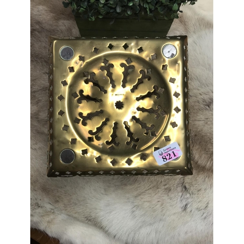 821 - Lovely brass trivet on legs