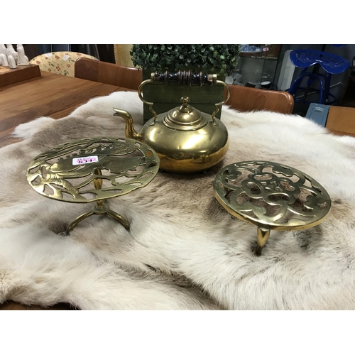 834A - 2 Lovely brass trivets and brass kettle