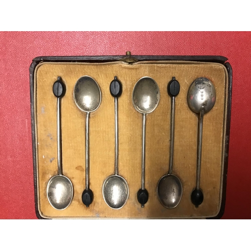 847A - Cased set of nice silver hallmarked coffee bean tea spoons