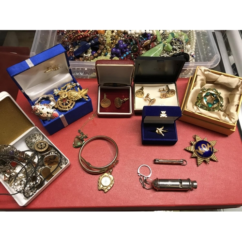 867 - Large box of mixed costume jewellery