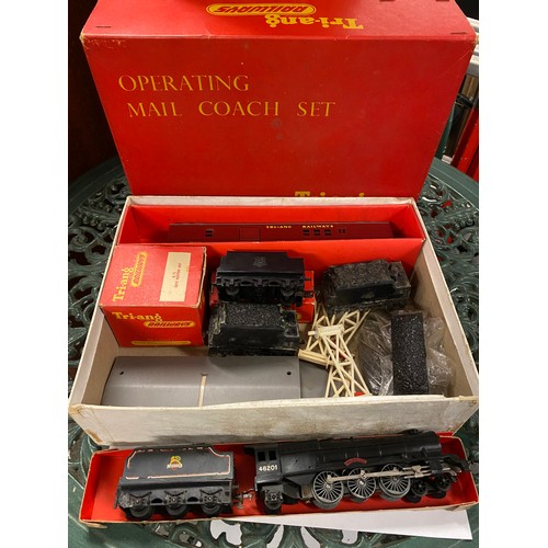 543A - Boxed Triang Mail Coach set